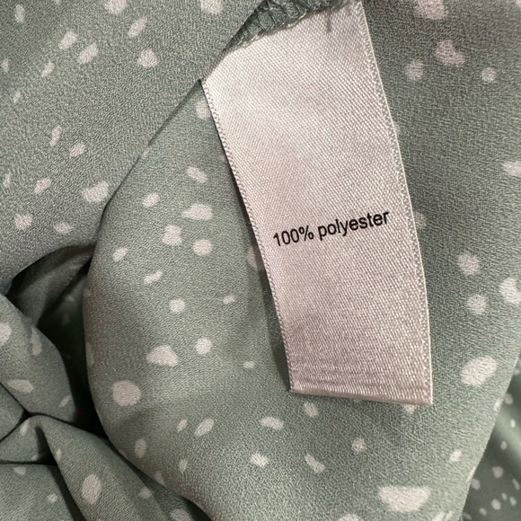 Maurices Green & White Polka Dot Blouse – Size Large (L) - Picture 4 of 5